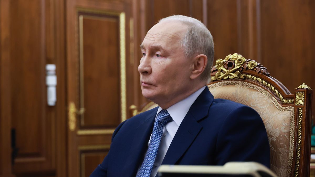 Russian President Putin holds meeting in Moscow
epa12749813 Russian President Vladimir Putin duirng a meeting with the Head of the Republic of Ingushetia in the Kremlin, Moscow, Russia, 17 February 2026.  EPA/VYACHESLAV PROKOFYEV/KREMLIN / POOL MANDATORY CREDIT 
Dostawca: PAP/EPA.
VYACHESLAV PROKOFYEV/KREMLIN / POOL
head of state, meeting, government, offcie