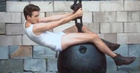 PARODIA "Wrecking Ball" Miley Cyrus!