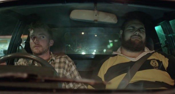 Dłonie pasażerów zamiast telefonu w spocie promującym bezpieczną jazdę (wideo)