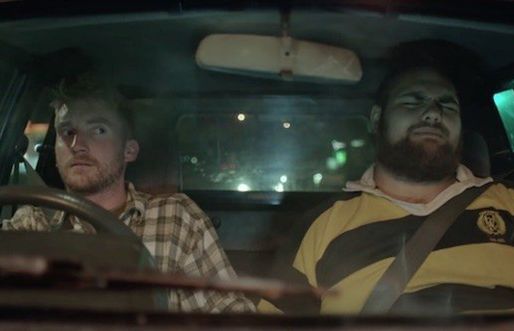 Dłonie pasażerów zamiast telefonu w spocie promującym bezpieczną jazdę (wideo)