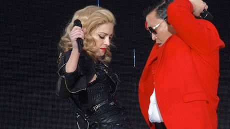  Madonna tańczy "Gangnam Style" z PSY! 