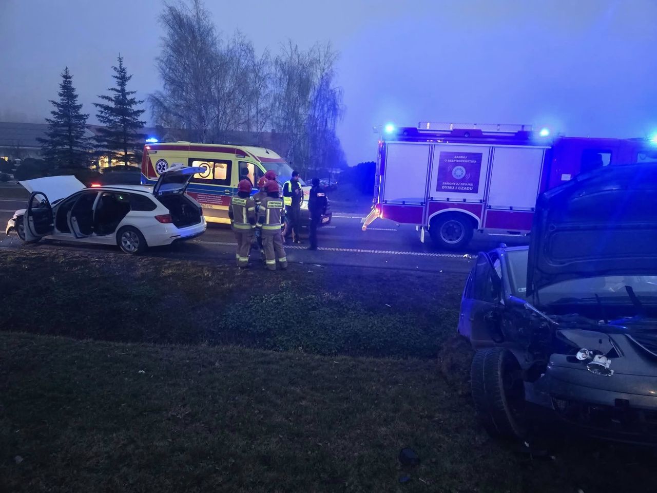 Zderzenie czołowe na DK10 w Drobinie. Jedna osoba trafiła do szpitala