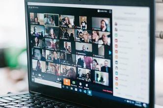 Polska w trzeciej dziesiątce rankingu UE. 15 proc. mieszkańców nie korzysta z internetu