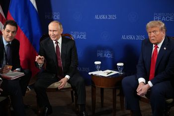 Zaskakujące zachowanie Trumpa i Putina na Alasce. Pierwsze komentarze