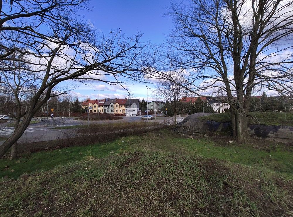 Fabryczna aplikacja, aparat tylny, ultraszerokokątny