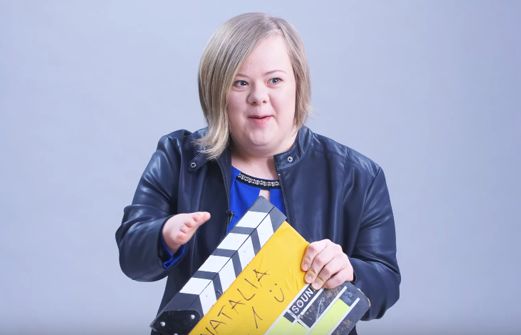 Dorośli z zespołem Downa w kampanii edukacyjnej #ZespolKolorowychSkarpetek