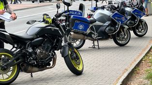 Wjechał motocyklem w tył BMW. Obywatel Ukrainy bez uprawnień