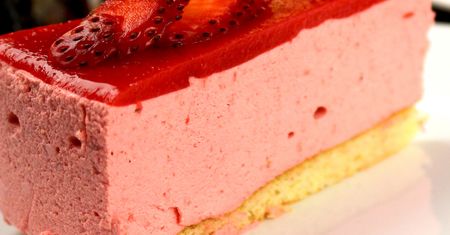 Puszysta i lekka malinowa pianka, a do niej wyrazisty mus. Ten deser znika w mig
