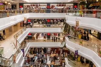 Covidowe luzowanie: wszędzie więcej klientów. Ale jak liczyć zaszczepionych?