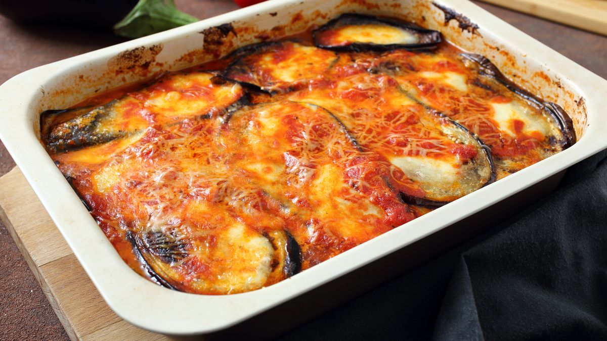 Parmigiana di melanzane, czyli włoska zapiekanka z bakłażanem