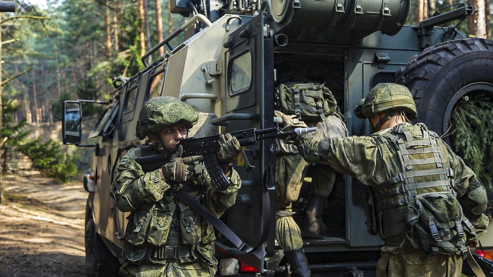 Zapad 2021. Zdaniem Błaszczaka nie należy wykluczać "prowokacji" ze strony Rosji