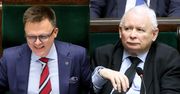 Szymon Hołownia zaliczył WPADKĘ, która wywołała salwy śmiechu w Sejmie. Odmienna reakcja Jarosława Kaczyńskiego mówi wszystko (WIDEO)