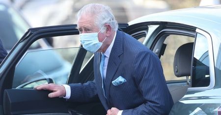 Książę Karol został ZAPYTANY O WYWIAD Meghan i Harry'ego podczas oficjalnego wyjścia!