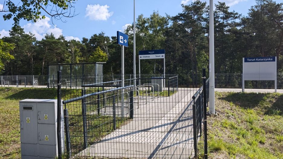 Przystanek Toruń Katarzynka i tunel dla rowerzystów pod torem linii Toruń-Chełmża
