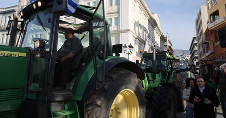 Nowy kryzys w Grecji. Dotacje z UE wstrzymane, a rolnicy blokują
