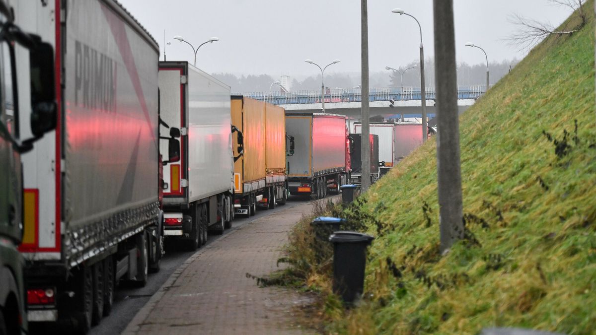 Polacy obawiają się, że przez granice przewożone są towary objęte embargiem (zdjęcie ilustracyjne)