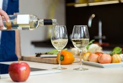 Sieć sklepów wycofuje białe wino. Za dużo dwutlenku siarki