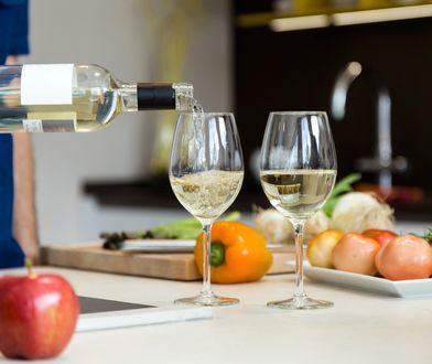 Sieć sklepów wycofuje białe wino. Za dużo dwutlenku siarki