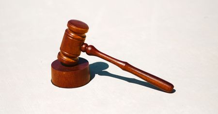 Czy warto zakupić mieszkanie z licytacji komorniczej? Jak wygląda proces?