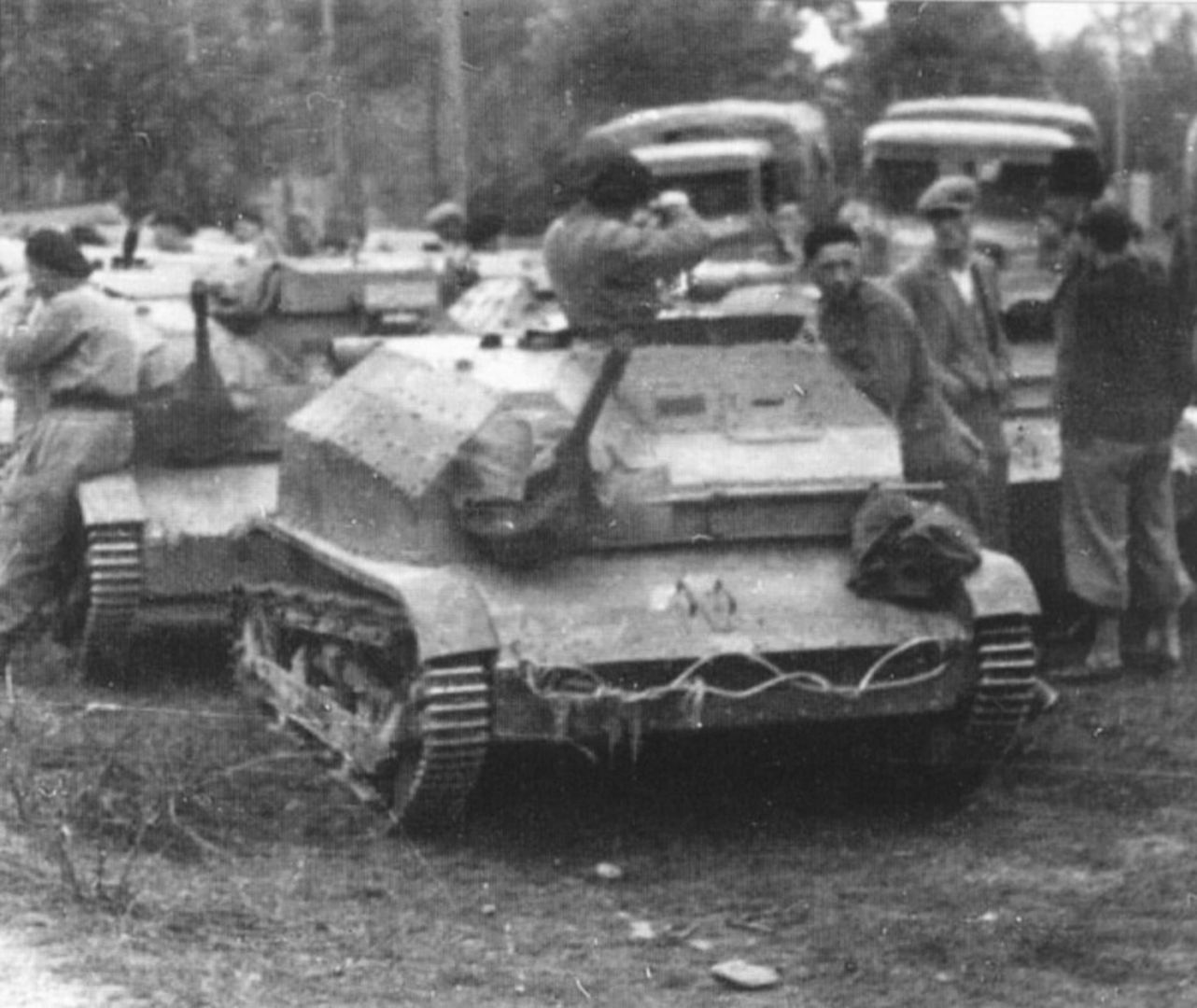 Polskie tankietki z NKM-ami z 10. Brygady Kawalerii po przedostaniu się na teren Węgier