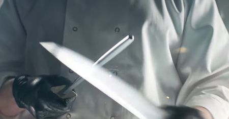 Burza po spocie reklamującym tarczę dla gastronomii. Menadżerka oskarża o brak pomocy. PFR pokazuje liczby