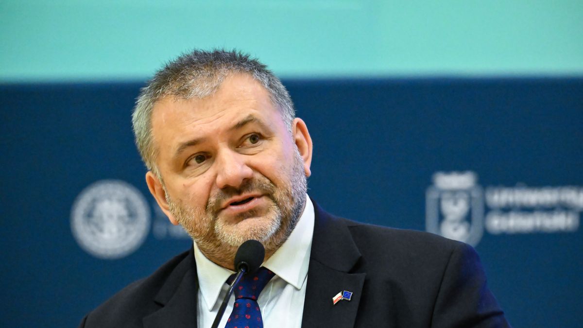 Czy Polacy uważają, że prokuratura w Polsce jest apolityczna?