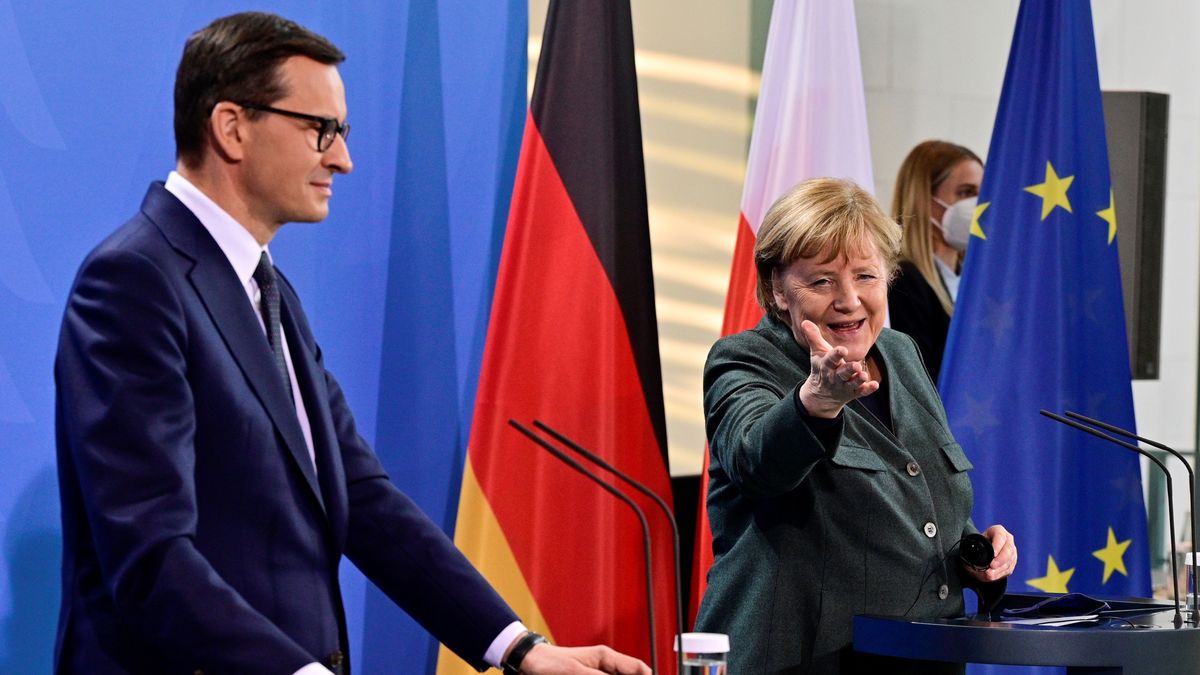 Rządy największych europejskich krajów wprowadzają regulacje, które mają ulżyć obywatelom w dobie szalejącej inflacj  EPA/JOHN MACDOUGALL / POOL Dostawca: PAP/EPA.