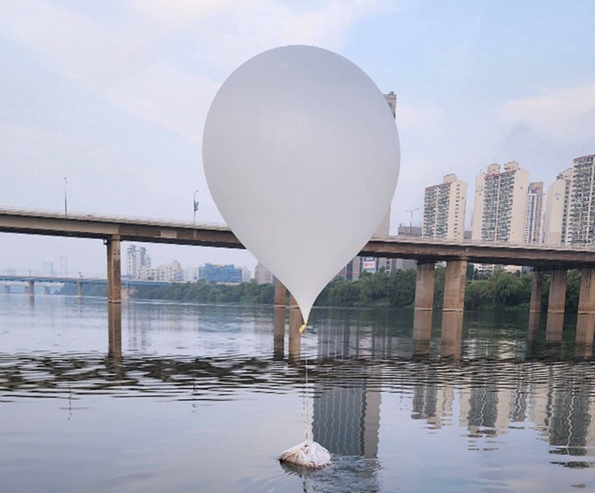 Korea Północna znowu wysłała do Korei Południowej balony ze śmieciami