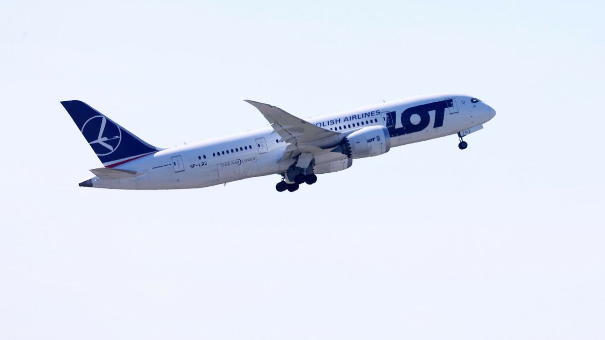 East News archiwum
Fot. Michal Zebrowski/East News, Warszawa, 31.07.2024. 1. Baza Lotnictwa Transportowego. N/z: samolot Boeing 787 Dreamliner linii lotniczych LOT startujacy z Lotniska Chopina.
Michal Zebrowski