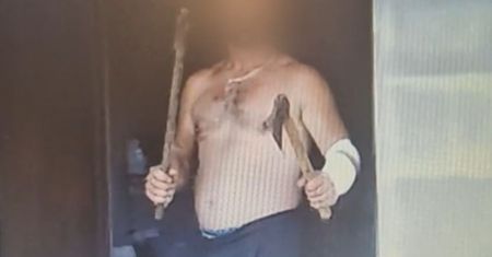 Stanął w drzwiach. Tak "powitał" policjantów. Szok w Małopolsce