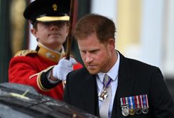 Nawet się nie przebrał. Z kościoła ruszył prosto na lotnisko