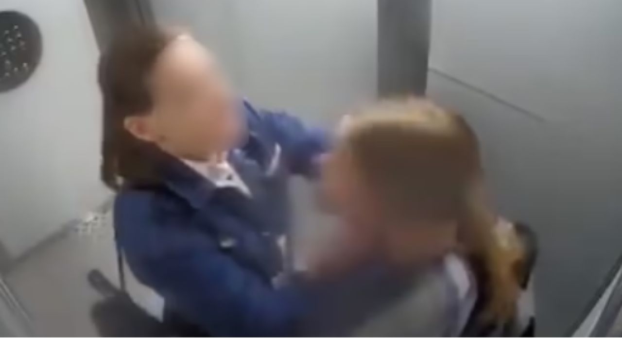 Matka atakuje swoją córkę