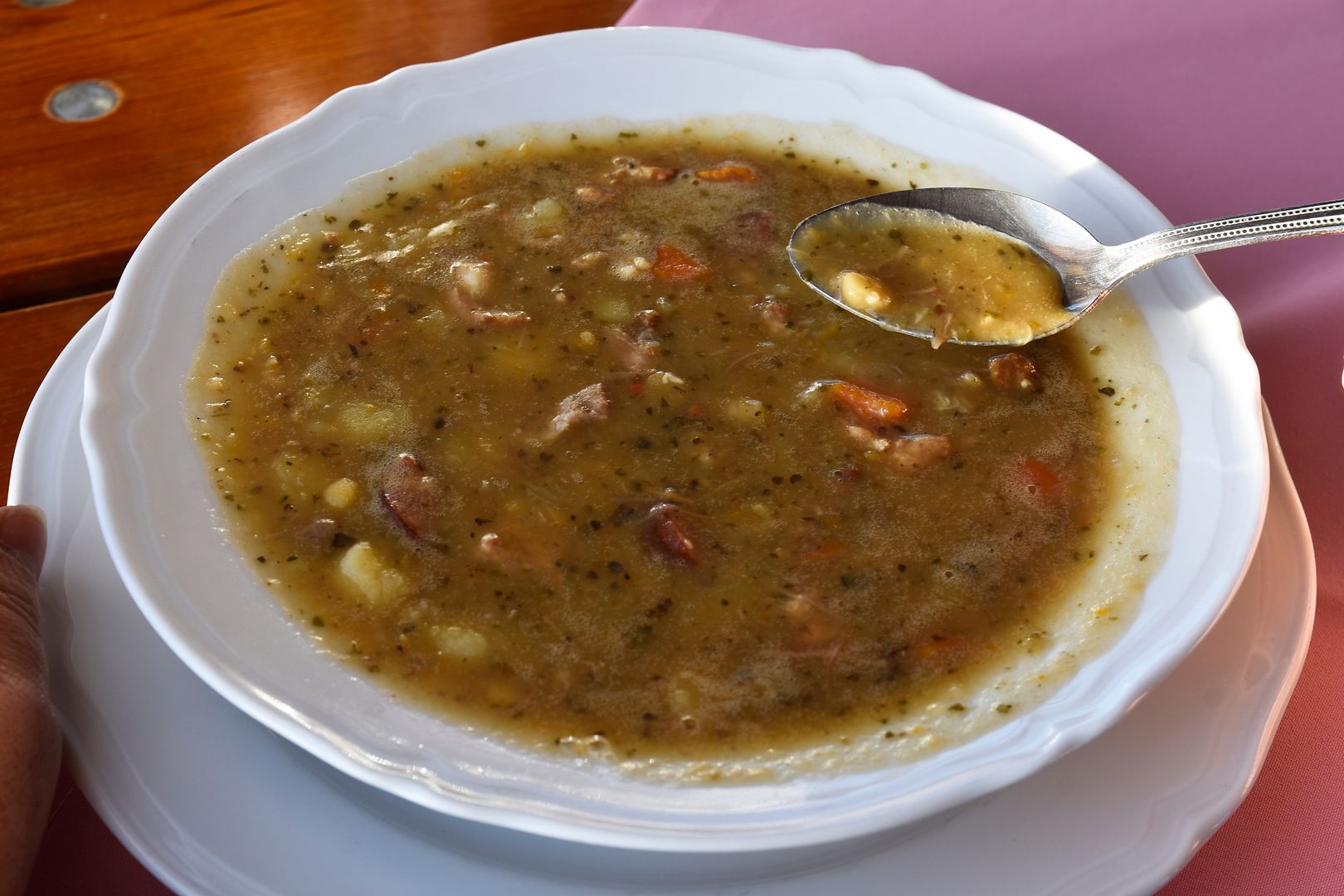 Grochówka wojskowa najlepiej smakuje z kuchni polowej