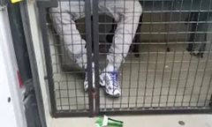 Warszawa. Biegał z rozbitą butelką i wygrażał ludziom