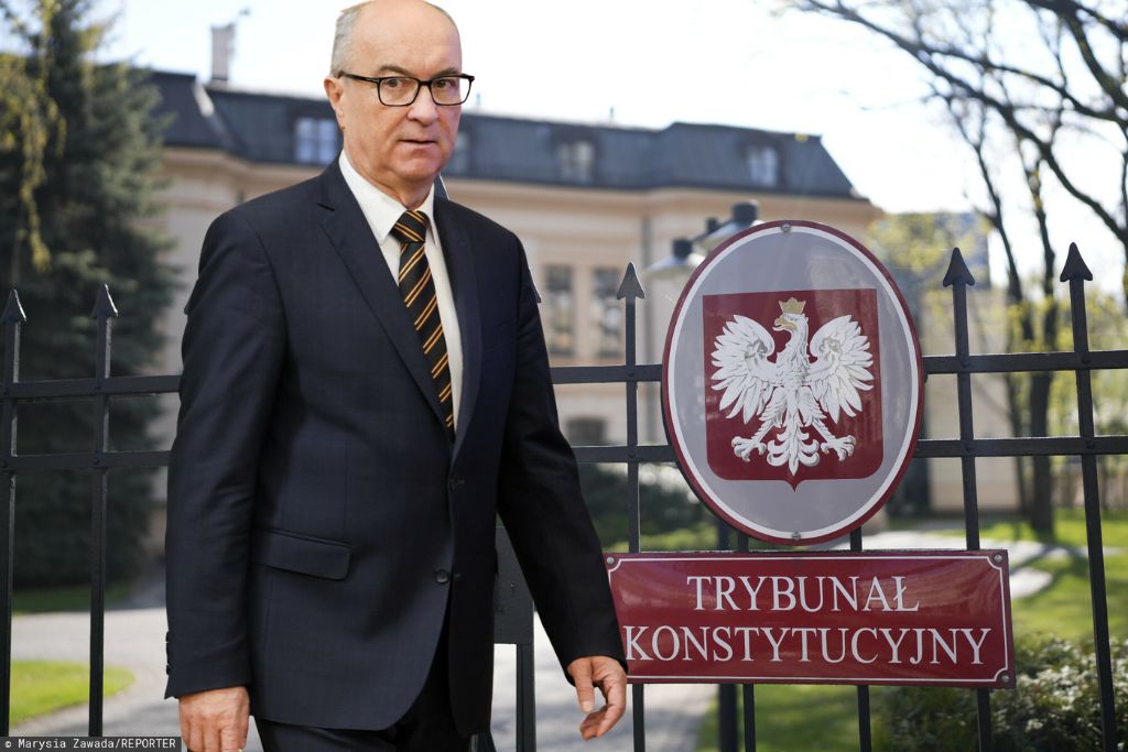 Nowi sędziowie "koczują" w TK. Przygarnie ich hotel poselski?
