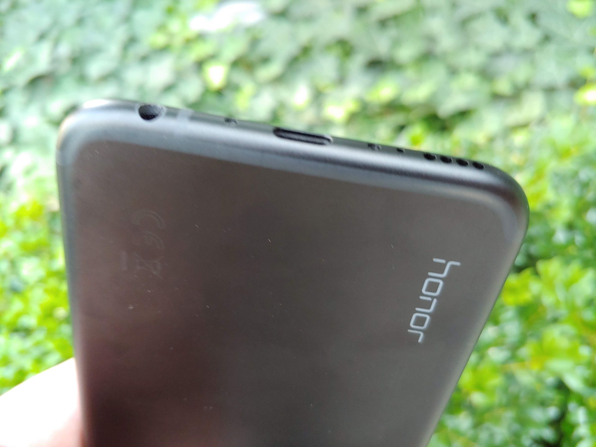 Najtańszy smartfon z flagową specyfikacją. Honor Play wchodzi do Polski 10