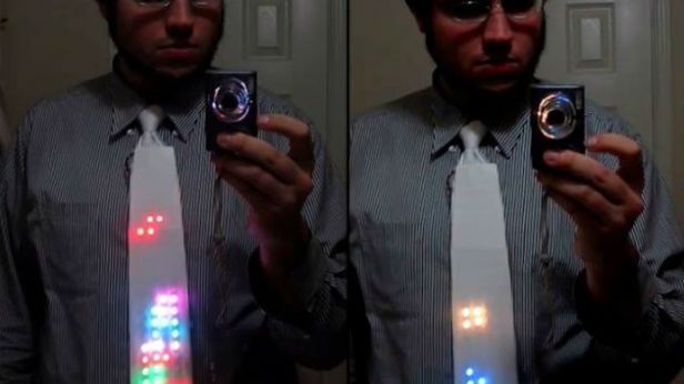 WTF dnia: świecący krawat w Tetrisa - w sam raz na wesele [wideo] 1