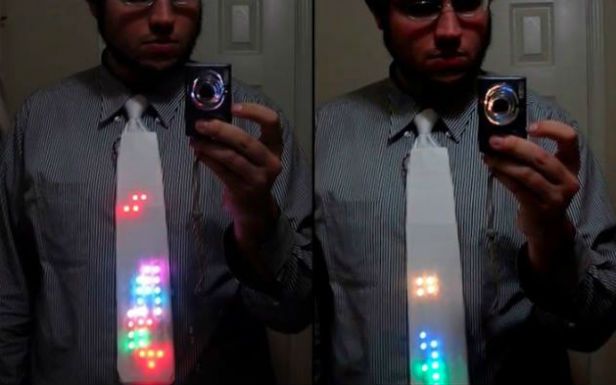 WTF dnia: świecący krawat w Tetrisa - w sam raz na wesele [wideo]