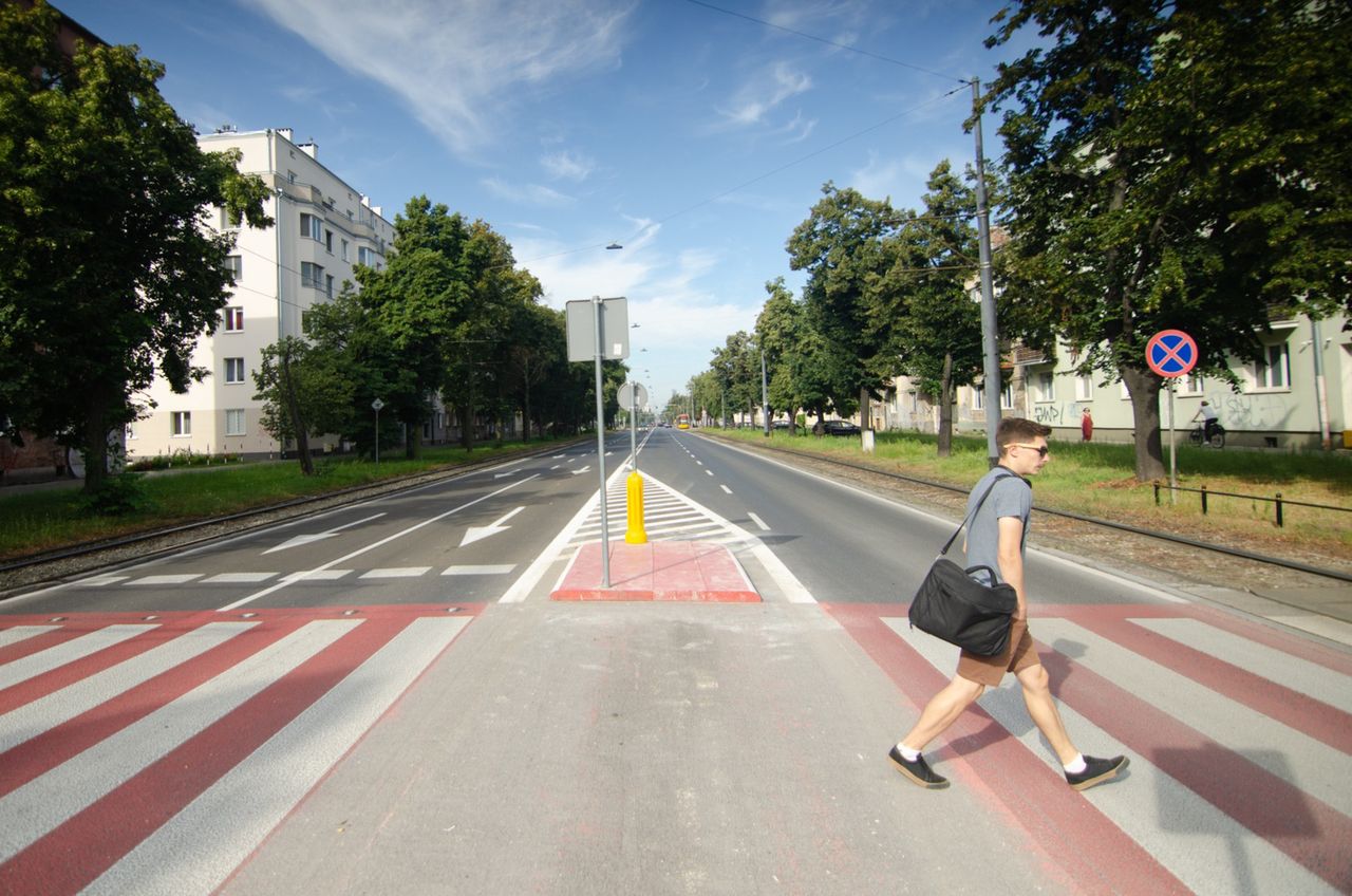 Warszawa. Bezpieczniej przy przejściach dla pieszych w al. Waszyngtona