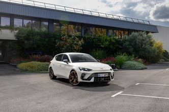 CUPRA zaskakuje nowościami – nowy Leon i Formentor z szerokim wyborem napędów i zaawansowaną technologią w standardzie