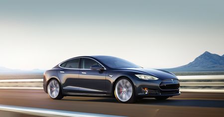 Tesla wysłała aktualizację dla Modeli S, żeby przestały wybuchać