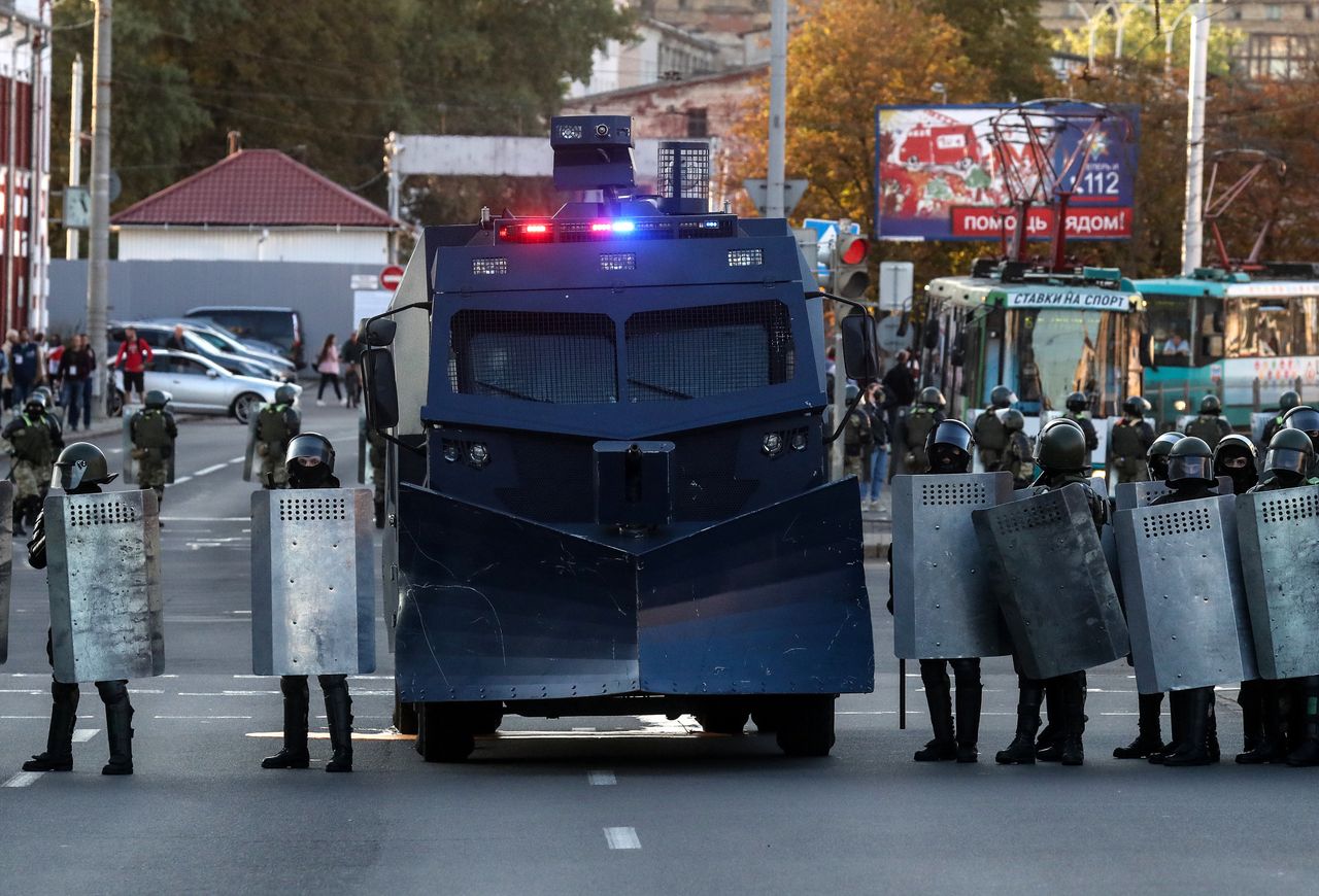 Białoruś. Brutalne zatrzymania po akcji służb. Są ranni