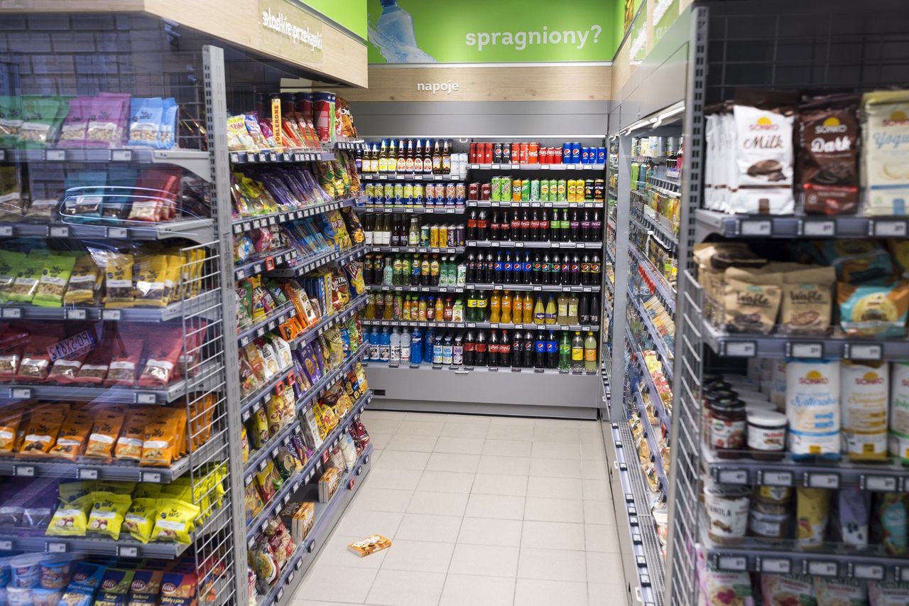 Wrocław: Największa sieć zaskakuje. Zakupy pod drzwi w 15 minut