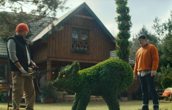 Górski i Cieślak spierają się o żywopłot w reklamie Orange na kartę (wideo)