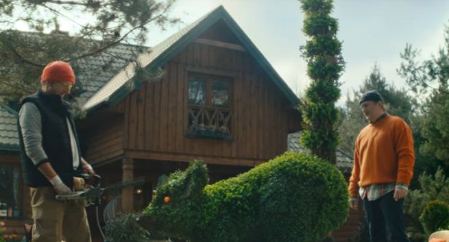 Górski i Cieślak spierają się o żywopłot w reklamie Orange na kartę (wideo)