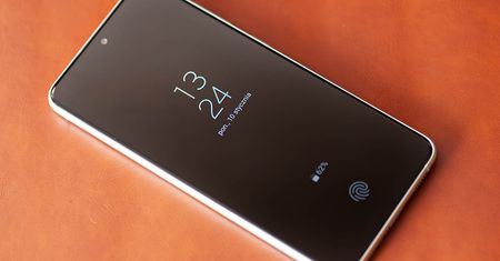 Masz taki telefon, a bateria szybko pada? Znaleziono winowajcę