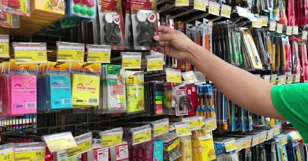 Powrót do szkoły coraz droższy! Promocji mniej aż o 17,6 procent