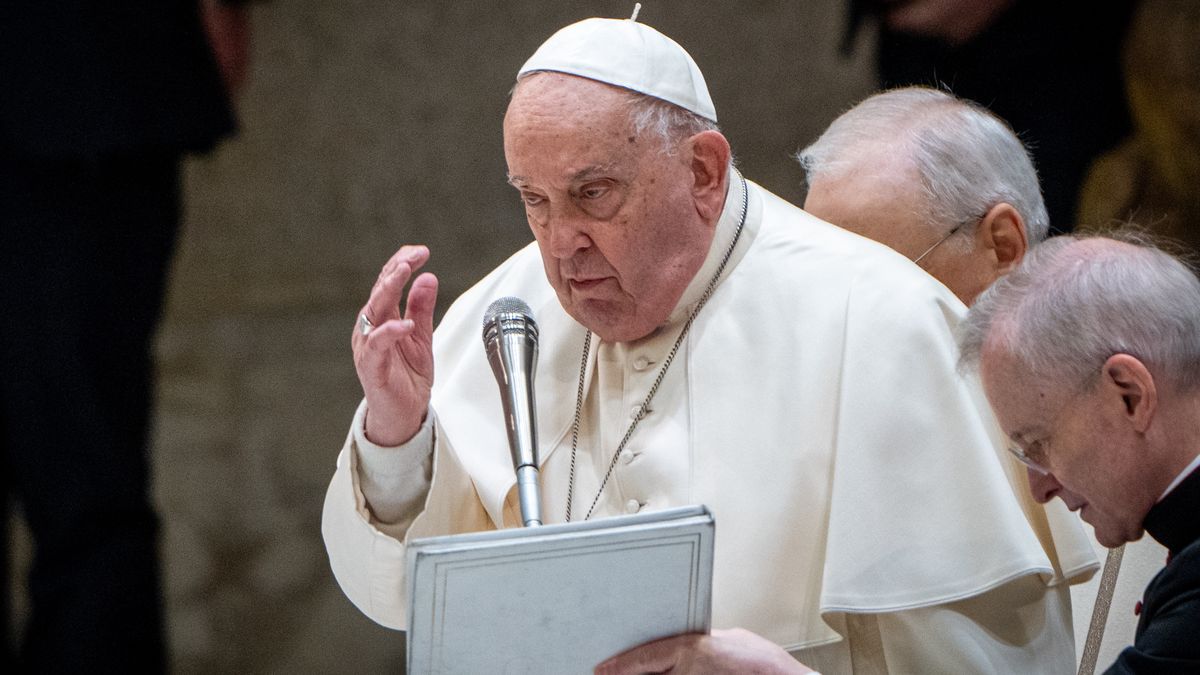 Papież Franciszek trafił do szpitala.