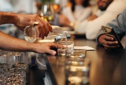 Poprosiła o darmową wodę z kranu. Oto co usłyszała od kelnerki