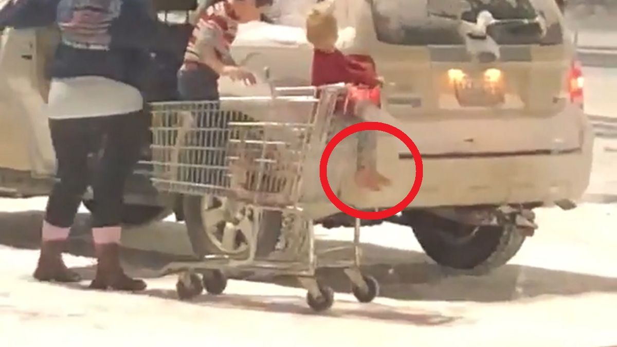 Została nagrana na parkingu. Sprawą zajęła się policja